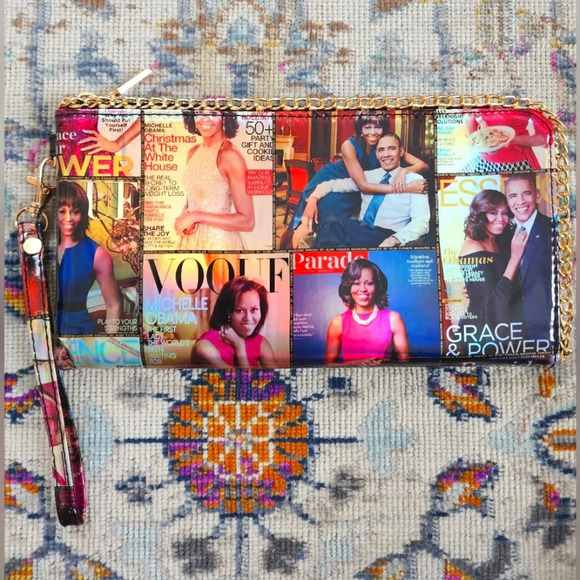 Barack & Michelle Obama Holographic Glossy Magazine Print Zip Wristlet Clutch - Picture 1 of 17